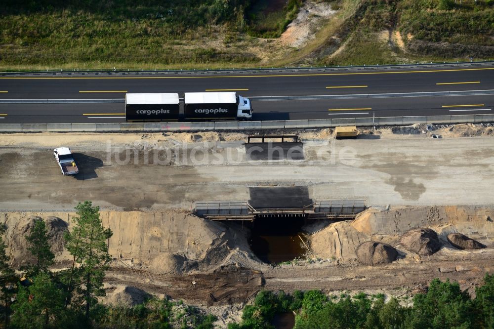 Markgrafpieske von oben - Ausbau und Verbreiterung der Streckenführung der Autobahn / Bundesautobahn BAB A12 / E30 bei Markgrafpieske im Bundesland Brandenburg