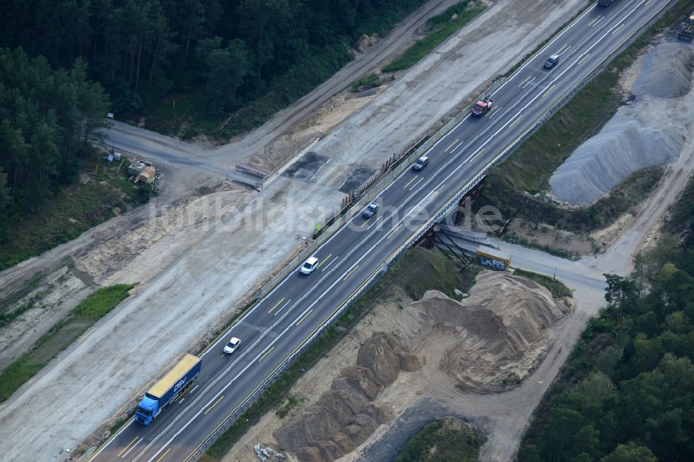 Luftbild Markgrafpieske - Ausbau und Verbreiterung der Streckenführung der Autobahn / Bundesautobahn BAB A12 / E30 bei Markgrafpieske im Bundesland Brandenburg