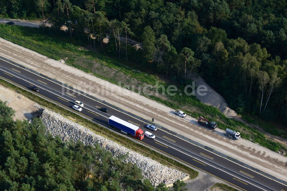 Markgrafpieske aus der Vogelperspektive: Ausbau und Verbreiterung der Streckenführung der Autobahn / Bundesautobahn BAB A12 / E30 bei Markgrafpieske im Bundesland Brandenburg