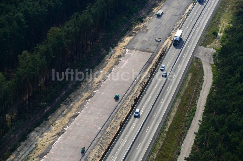 Luftaufnahme Markgrafpieske - Ausbau und Verbreiterung der Streckenführung der Autobahn / Bundesautobahn BAB A12 / E30 bei Markgrafpieske im Bundesland Brandenburg