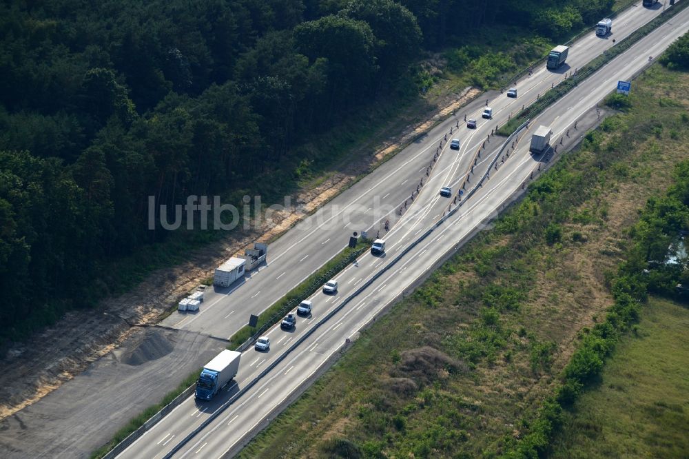 Markgrafpieske von oben - Ausbau und Verbreiterung der Streckenführung der Autobahn / Bundesautobahn BAB A12 / E30 bei Markgrafpieske im Bundesland Brandenburg