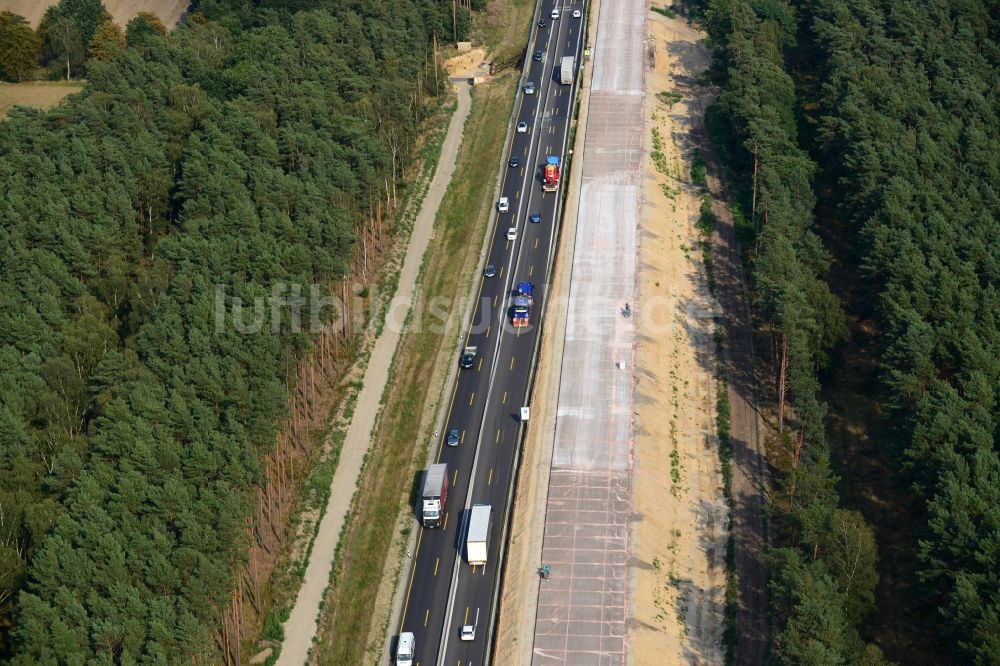 Luftbild Markgrafpieske - Ausbau und Verbreiterung der Streckenführung der Autobahn / Bundesautobahn BAB A12 / E30 bei Markgrafpieske im Bundesland Brandenburg