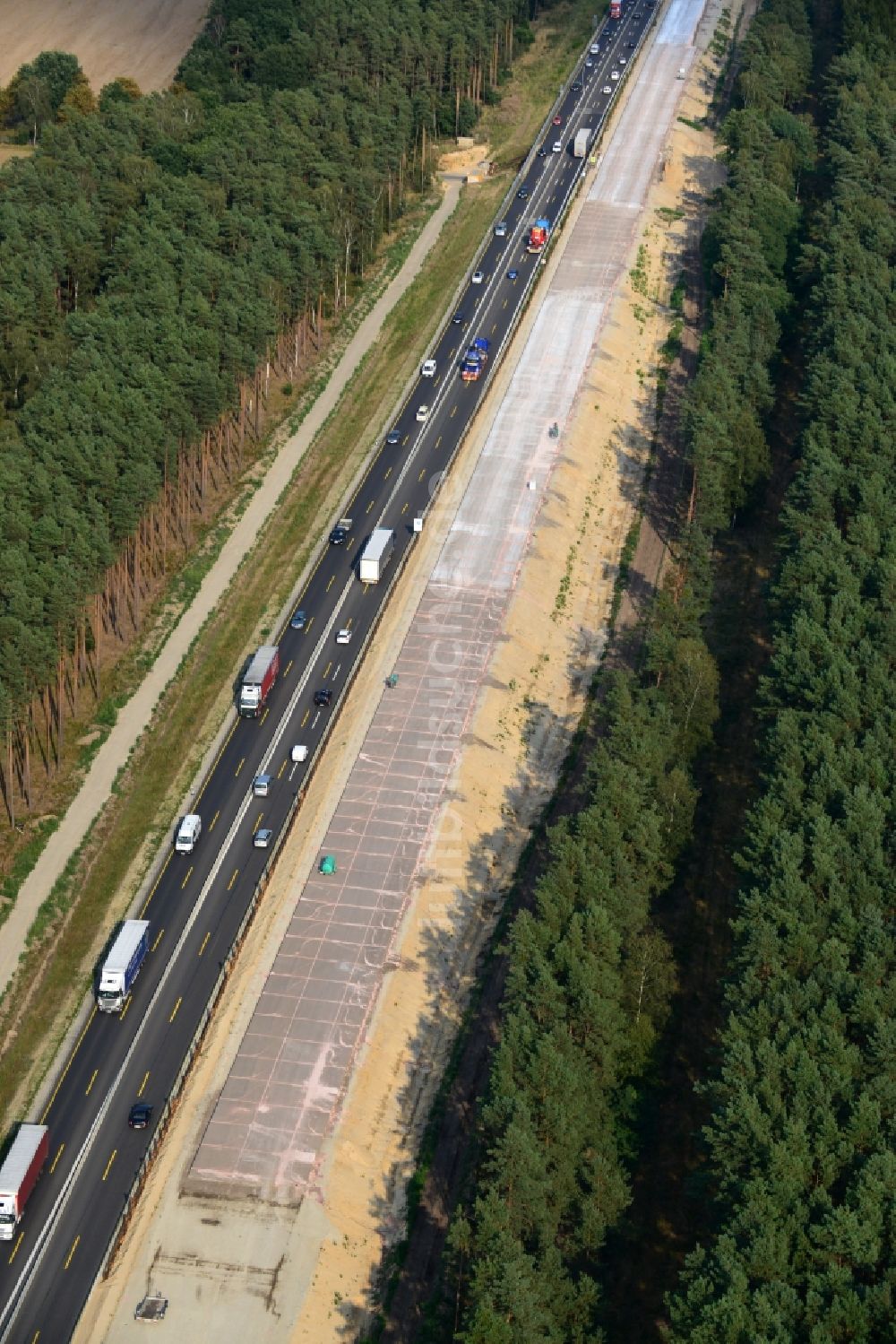 Luftaufnahme Markgrafpieske - Ausbau und Verbreiterung der Streckenführung der Autobahn / Bundesautobahn BAB A12 / E30 bei Markgrafpieske im Bundesland Brandenburg