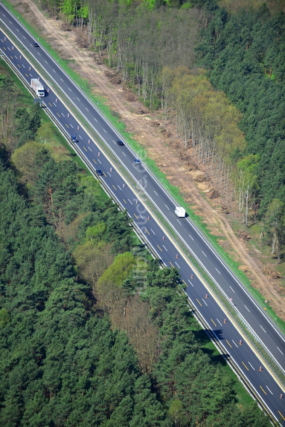 Luftbild Rauen - Ausbau und Verbreiterung der Streckenführung der Autobahn / Bundesautobahn BAB A12 / E30 bei Rauen im Bundesland Brandenburg