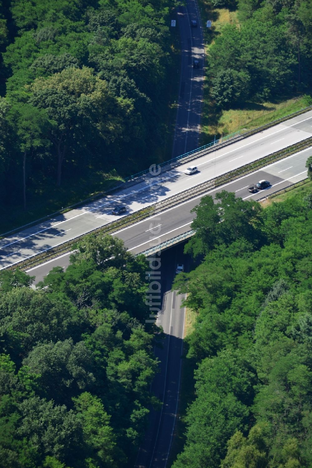 Luftaufnahme Rauen - Ausbau und Verbreiterung der Streckenführung der Autobahn / Bundesautobahn BAB A12 / E30 bei Rauen im Bundesland Brandenburg