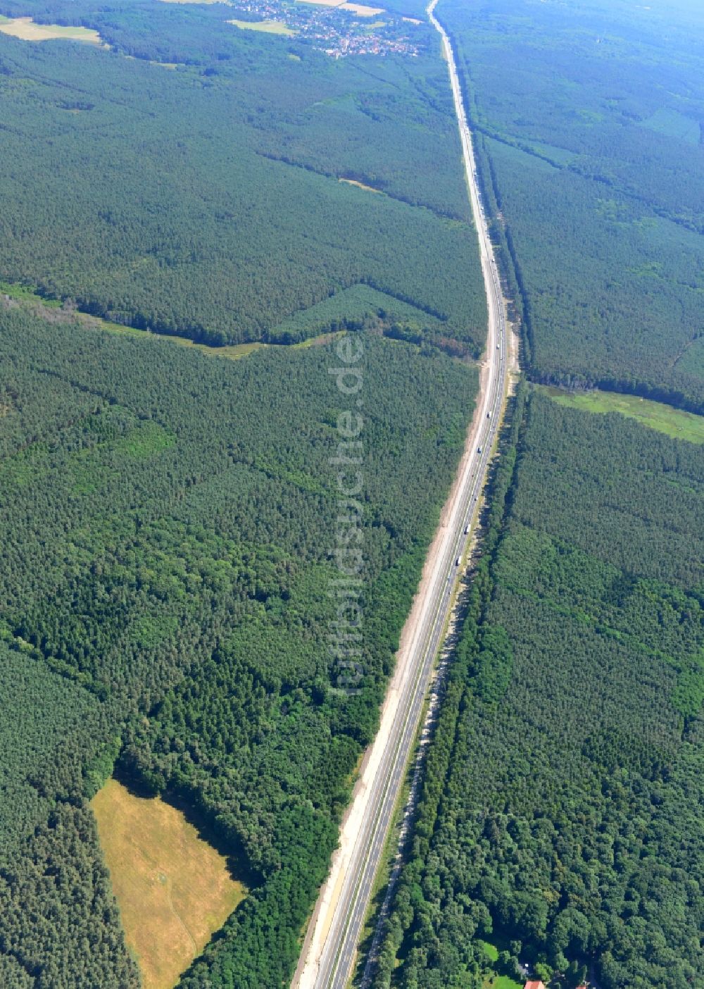 Luftaufnahme Rauen - Ausbau und Verbreiterung der Streckenführung der Autobahn / Bundesautobahn BAB A12 / E30 bei Rauen im Bundesland Brandenburg