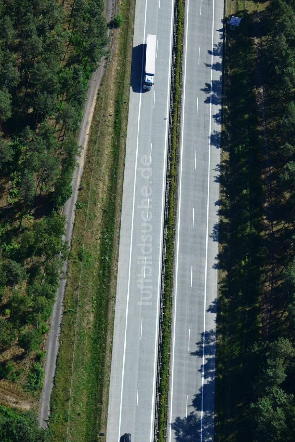 Luftaufnahme Rauen - Ausbau und Verbreiterung der Streckenführung der Autobahn / Bundesautobahn BAB A12 / E30 bei Rauen im Bundesland Brandenburg