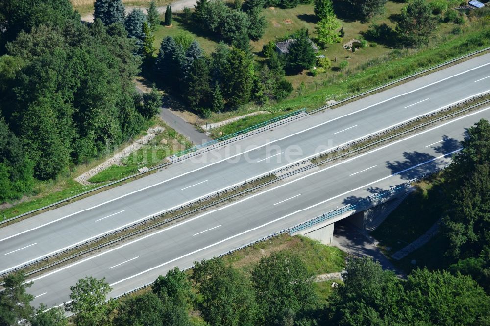 Luftaufnahme Rauen - Ausbau und Verbreiterung der Streckenführung der Autobahn / Bundesautobahn BAB A12 / E30 bei Rauen im Bundesland Brandenburg