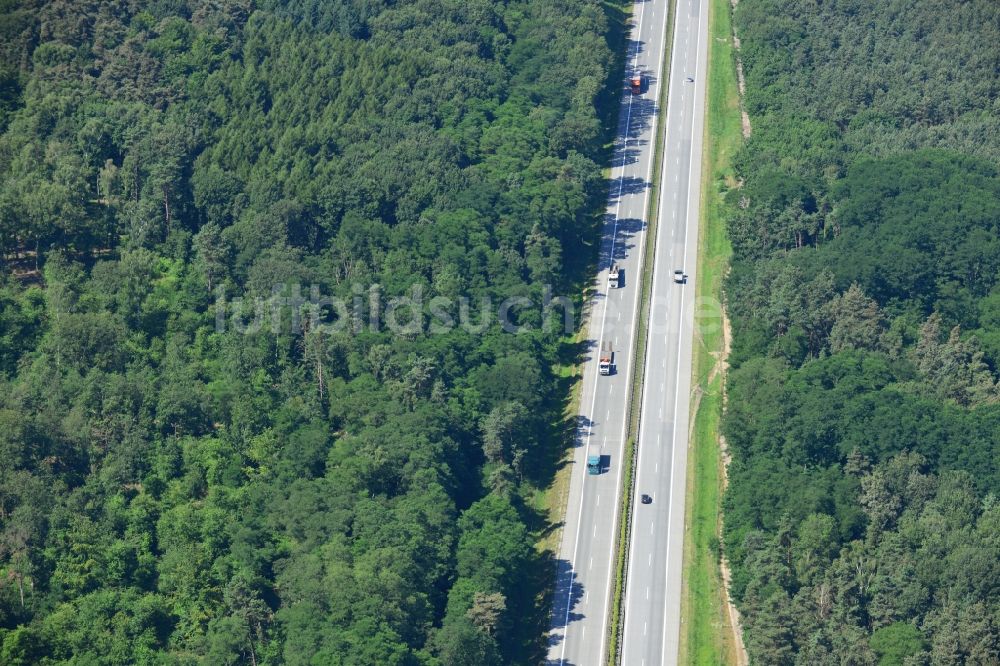 Luftaufnahme Rauen - Ausbau und Verbreiterung der Streckenführung der Autobahn / Bundesautobahn BAB A12 / E30 bei Rauen im Bundesland Brandenburg