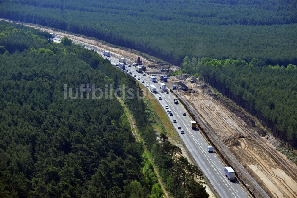 Luftbild Rauen - Ausbau und Verbreiterung der Streckenführung der Autobahn / Bundesautobahn BAB A12 / E30 bei Rauen im Bundesland Brandenburg