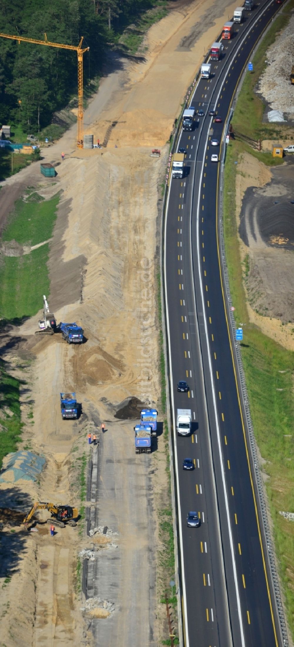 Luftbild Rauen - Ausbau und Verbreiterung der Streckenführung der Autobahn / Bundesautobahn BAB A12 / E30 bei Rauen im Bundesland Brandenburg