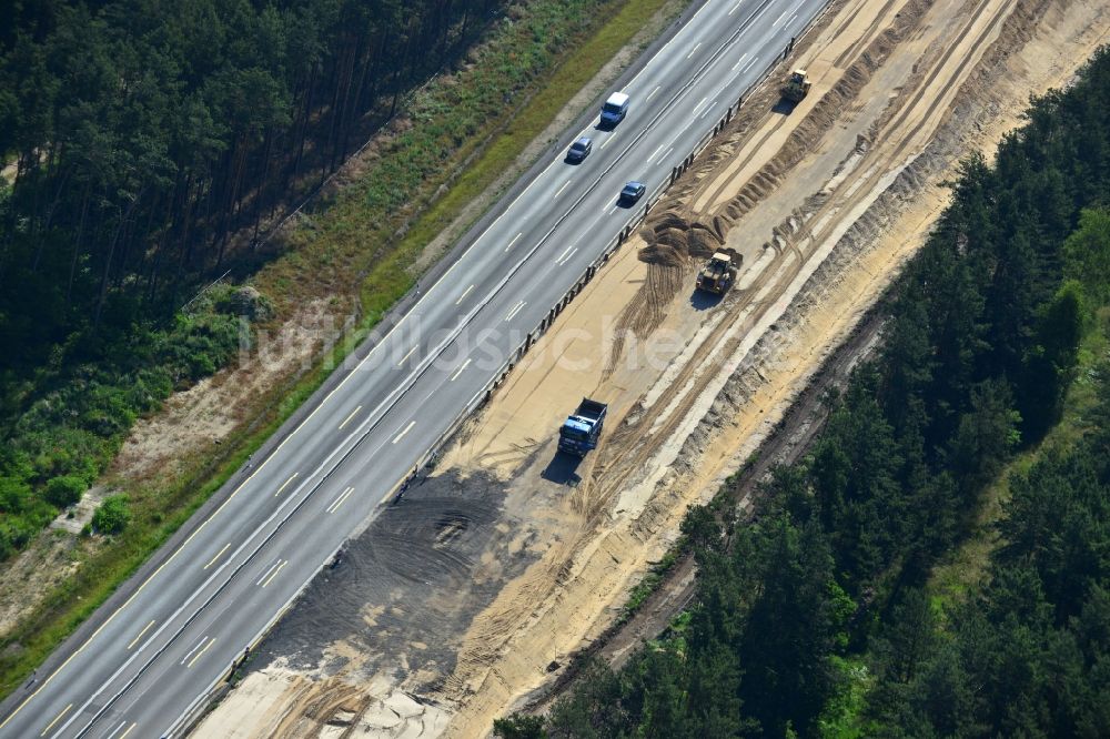 Luftbild Rauen - Ausbau und Verbreiterung der Streckenführung der Autobahn / Bundesautobahn BAB A12 / E30 bei Rauen im Bundesland Brandenburg