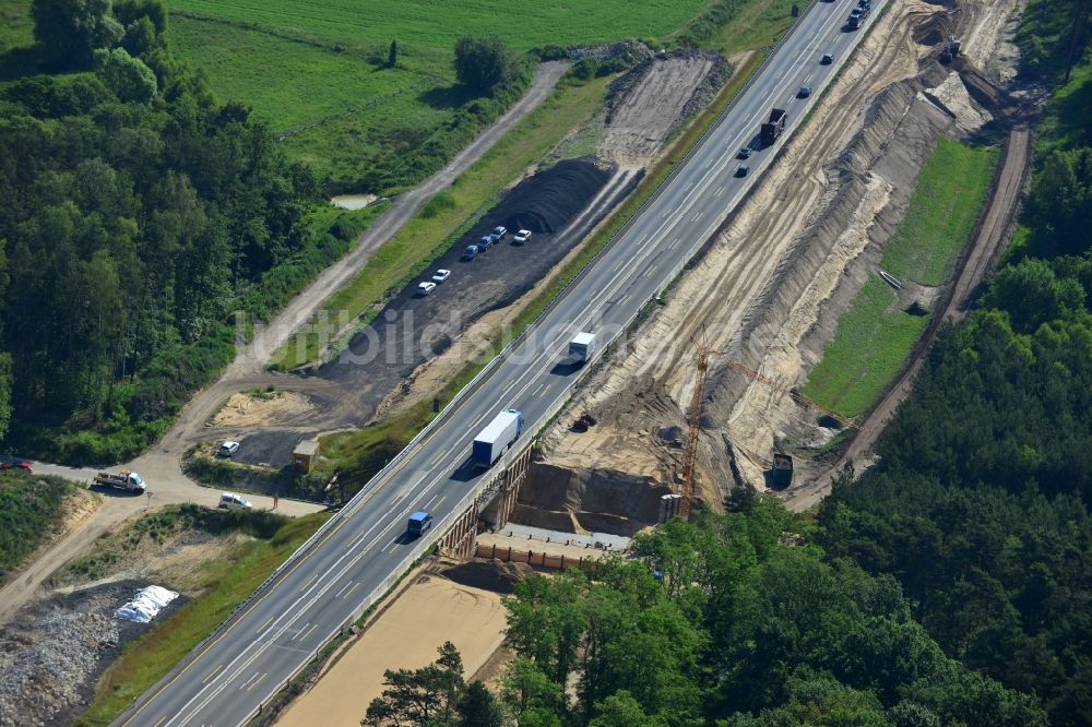 Luftbild Rauen - Ausbau und Verbreiterung der Streckenführung der Autobahn / Bundesautobahn BAB A12 / E30 bei Rauen im Bundesland Brandenburg