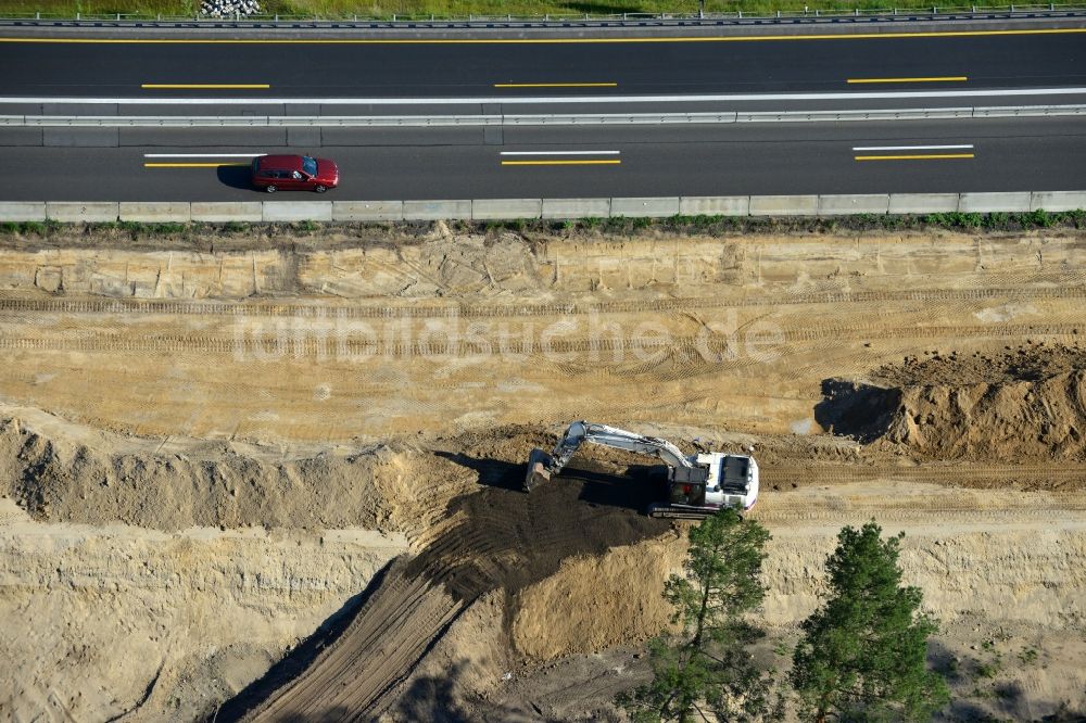 Luftaufnahme Rauen - Ausbau und Verbreiterung der Streckenführung der Autobahn / Bundesautobahn BAB A12 / E30 bei Rauen im Bundesland Brandenburg