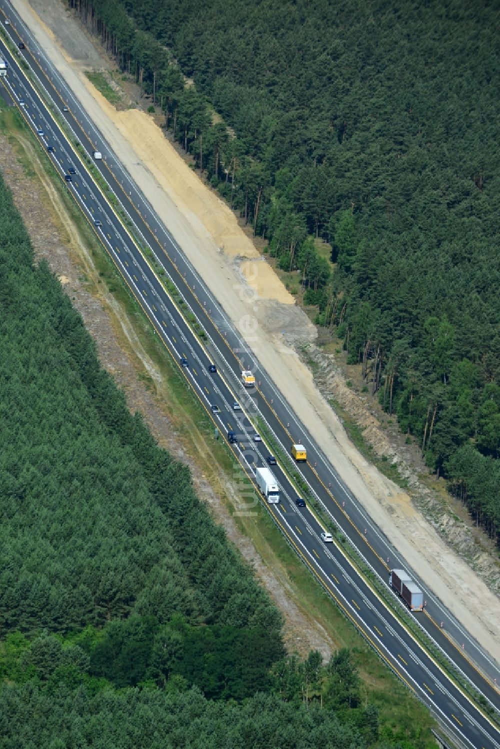 Spreenhagen aus der Vogelperspektive: Ausbau und Verbreiterung der Streckenführung der Autobahn / Bundesautobahn BAB A12 / E30 bei Spreenhagen im Bundesland Brandenburg