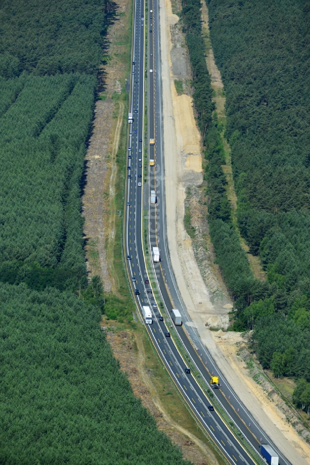 Luftaufnahme Spreenhagen - Ausbau und Verbreiterung der Streckenführung der Autobahn / Bundesautobahn BAB A12 / E30 bei Spreenhagen im Bundesland Brandenburg