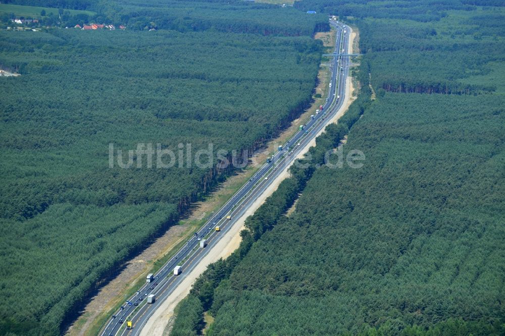 Spreenhagen von oben - Ausbau und Verbreiterung der Streckenführung der Autobahn / Bundesautobahn BAB A12 / E30 bei Spreenhagen im Bundesland Brandenburg