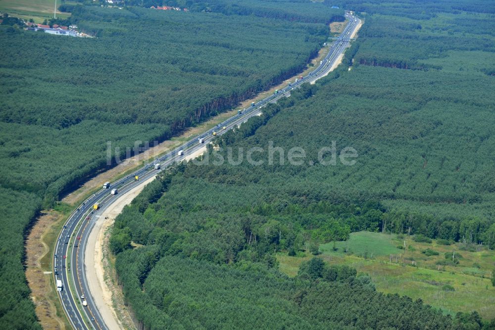 Spreenhagen aus der Vogelperspektive: Ausbau und Verbreiterung der Streckenführung der Autobahn / Bundesautobahn BAB A12 / E30 bei Spreenhagen im Bundesland Brandenburg