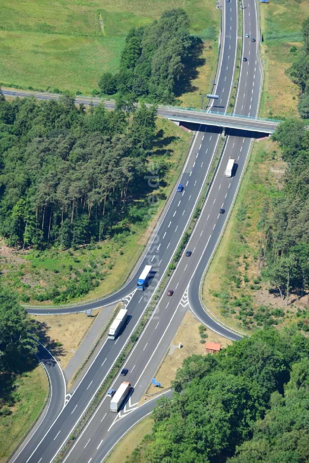 Spreenhagen von oben - Ausbau und Verbreiterung der Streckenführung der Autobahn / Bundesautobahn BAB A12 / E30 bei Spreenhagen im Bundesland Brandenburg