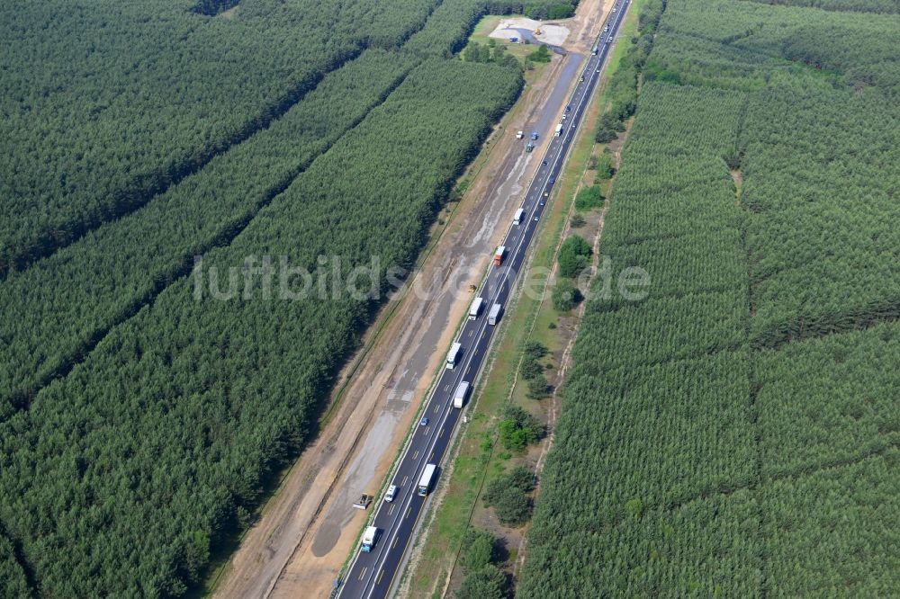 Spreeenhagen aus der Vogelperspektive: Ausbau und Verbreiterung der Streckenführung der Autobahn / Bundesautobahn BAB A12 / E30 bei Spreenhagen im Bundesland Brandenburg