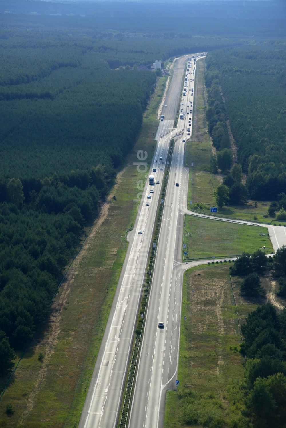 Spreenhagen von oben - Ausbau und Verbreiterung der Streckenführung der Autobahn / Bundesautobahn BAB A12 / E30 bei Spreenhagen im Bundesland Brandenburg