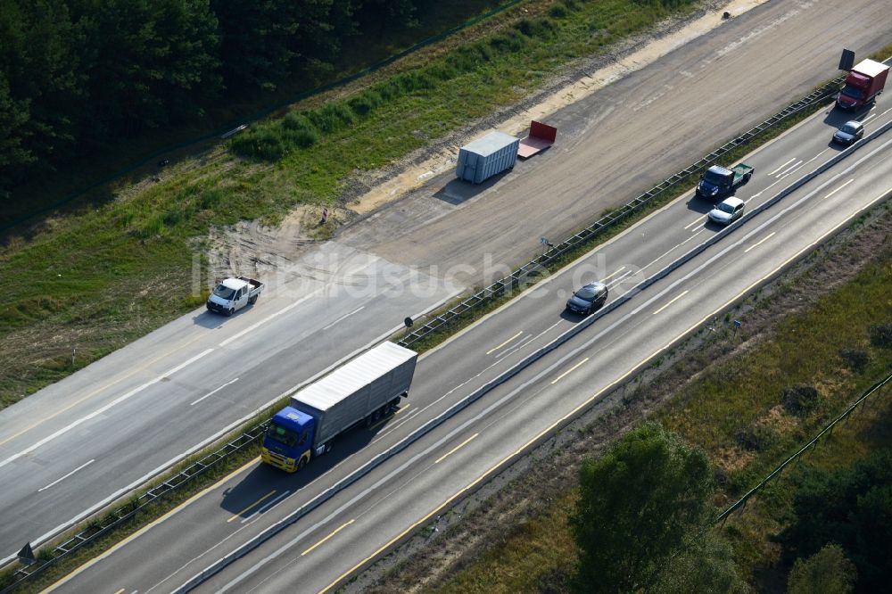 Spreenhagen von oben - Ausbau und Verbreiterung der Streckenführung der Autobahn / Bundesautobahn BAB A12 / E30 bei Spreenhagen im Bundesland Brandenburg