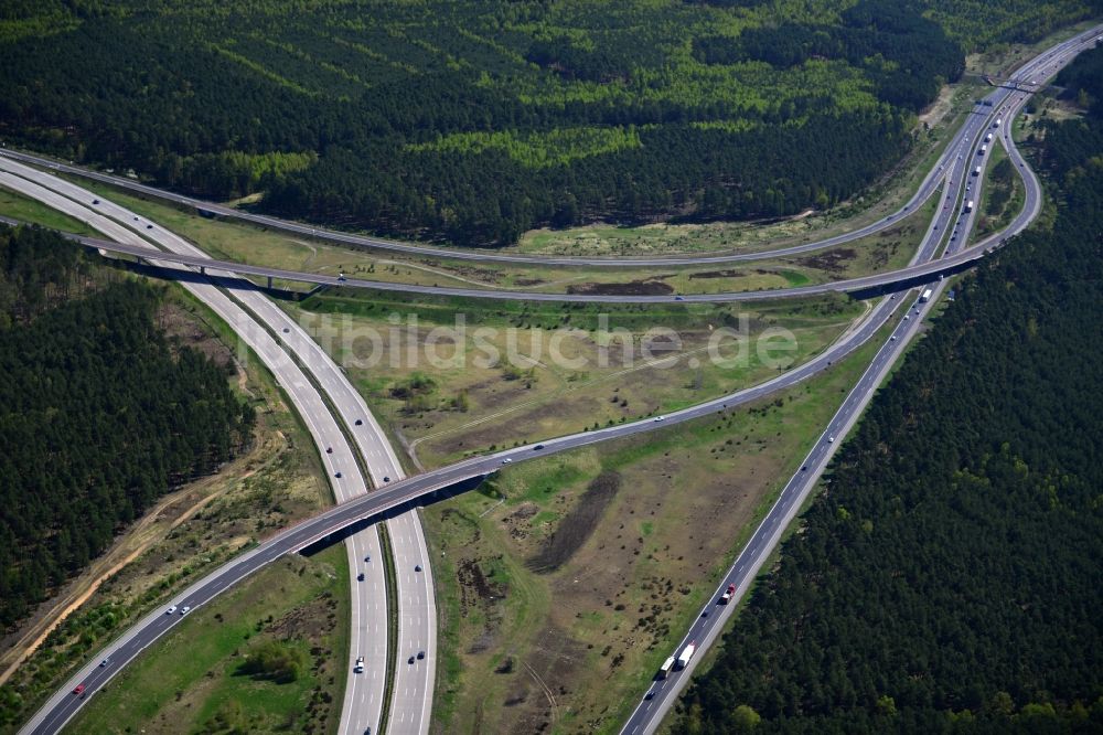 Luftbild Friedrichshof - Ausbau und Verbreiterung der Streckenführung der Autobahn / Bundesautobahn BAB A12 am Berliner Ring in Brandenburg