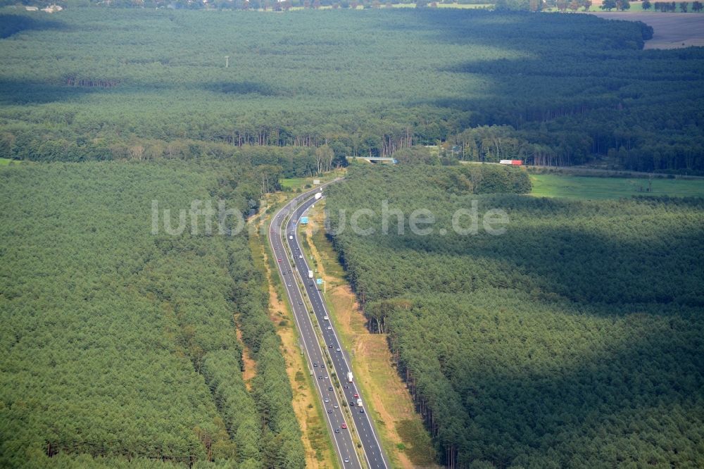 Friedrichshof aus der Vogelperspektive: Ausbau und Verbreiterung der Streckenführung der Autobahn / Bundesautobahn BAB A12 am Berliner Ring in Brandenburg