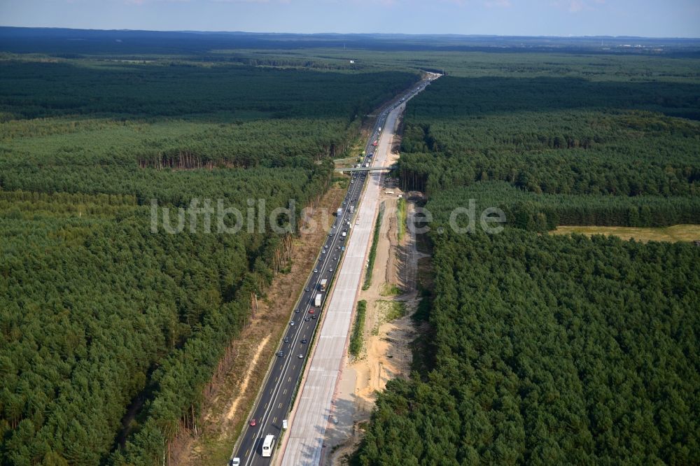 Luftbild Friedrichshof - Ausbau und Verbreiterung der Streckenführung der Autobahn / Bundesautobahn BAB A12 am Berliner Ring in Brandenburg