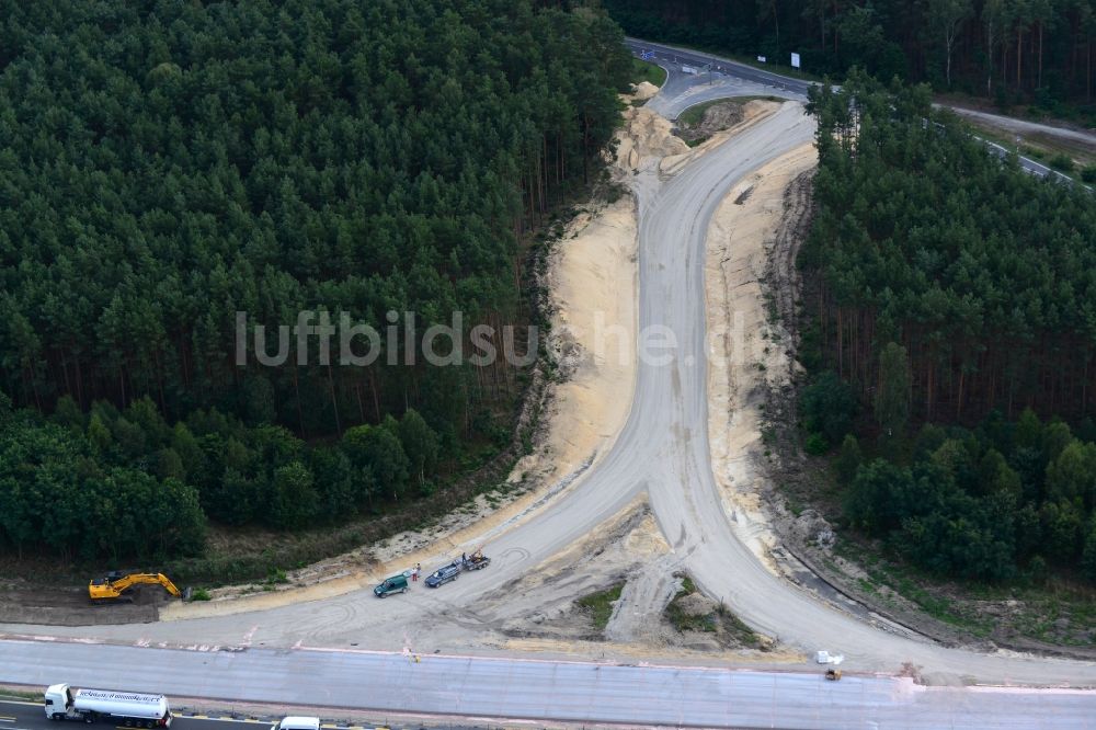 Luftaufnahme Friedrichshof - Ausbau und Verbreiterung der Streckenführung der Autobahn / Bundesautobahn BAB A12 am Berliner Ring in Brandenburg