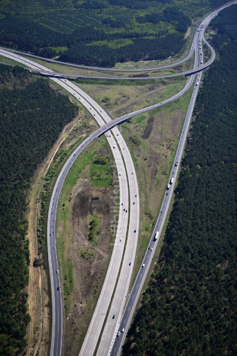 Luftaufnahme Schwanebeck - Ausbau und Verbreiterung der Streckenführung der Autobahn / Bundesautobahn BAB A12 in Brandenburg