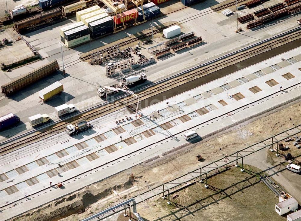 Luftaufnahme Schwarzheide / Brandenburg - Ausbau des Verlade- und Rangierbahnhof auf dem südlichen Werksgelände der BASF - Schwarzheide .