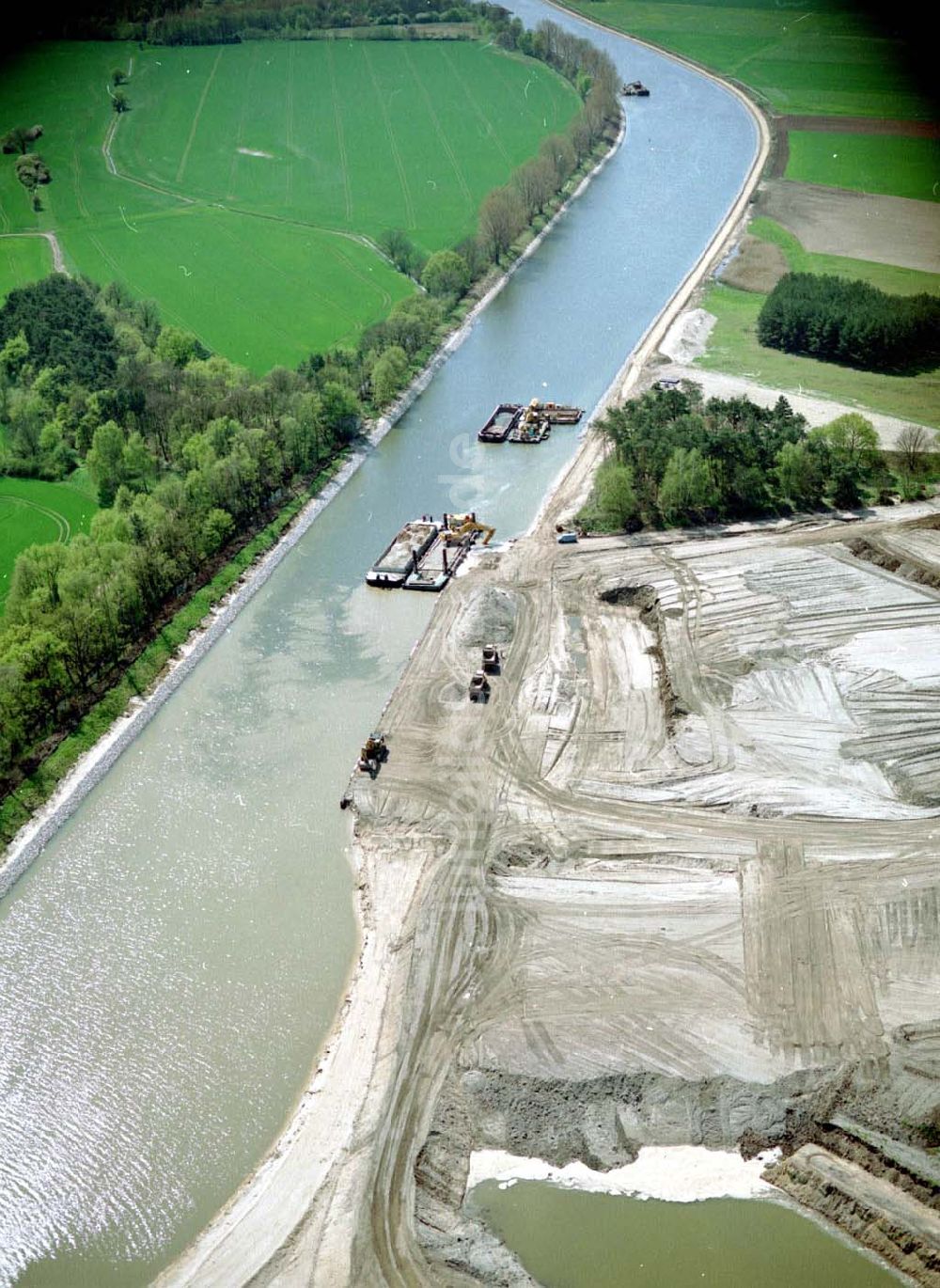 Luftaufnahme westlich von Genthin - Ausbauarbeiten am Elbe-Havel-Kanal - Verlauf bei Genthin.