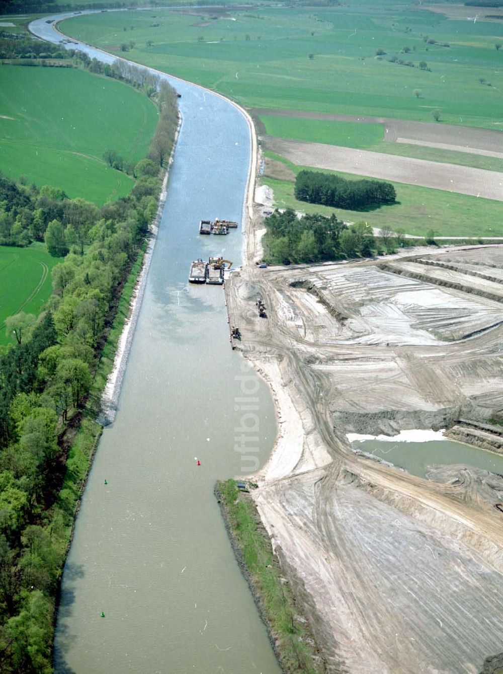 westlich von Genthin von oben - Ausbauarbeiten am Elbe-Havel-Kanal - Verlauf bei Genthin.