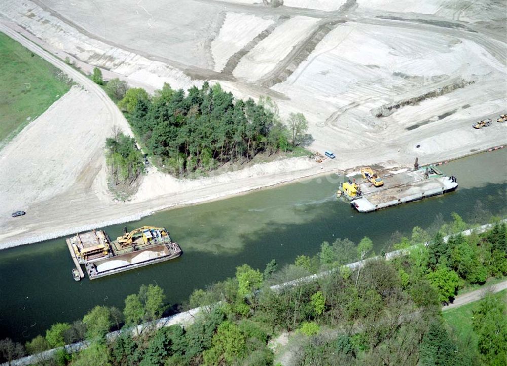 westlich von Genthin von oben - Ausbauarbeiten am Elbe-Havel-Kanal - Verlauf bei Genthin.