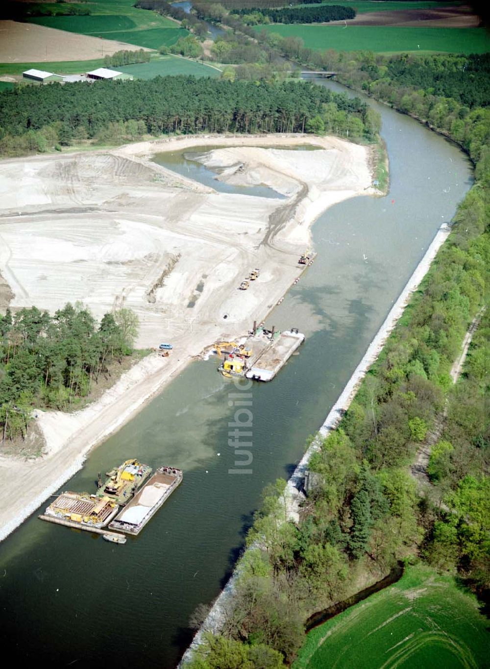 Luftaufnahme westlich von Genthin - Ausbauarbeiten am Elbe-Havel-Kanal - Verlauf bei Genthin.