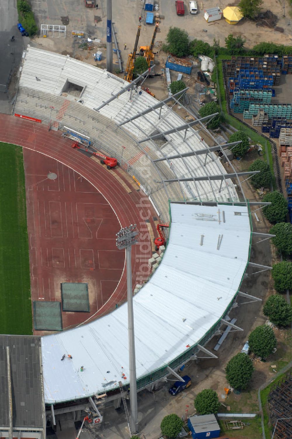 Braunschweig aus der Vogelperspektive: Ausbauarbeiten der Nordkurve im Stadion Braunschweig