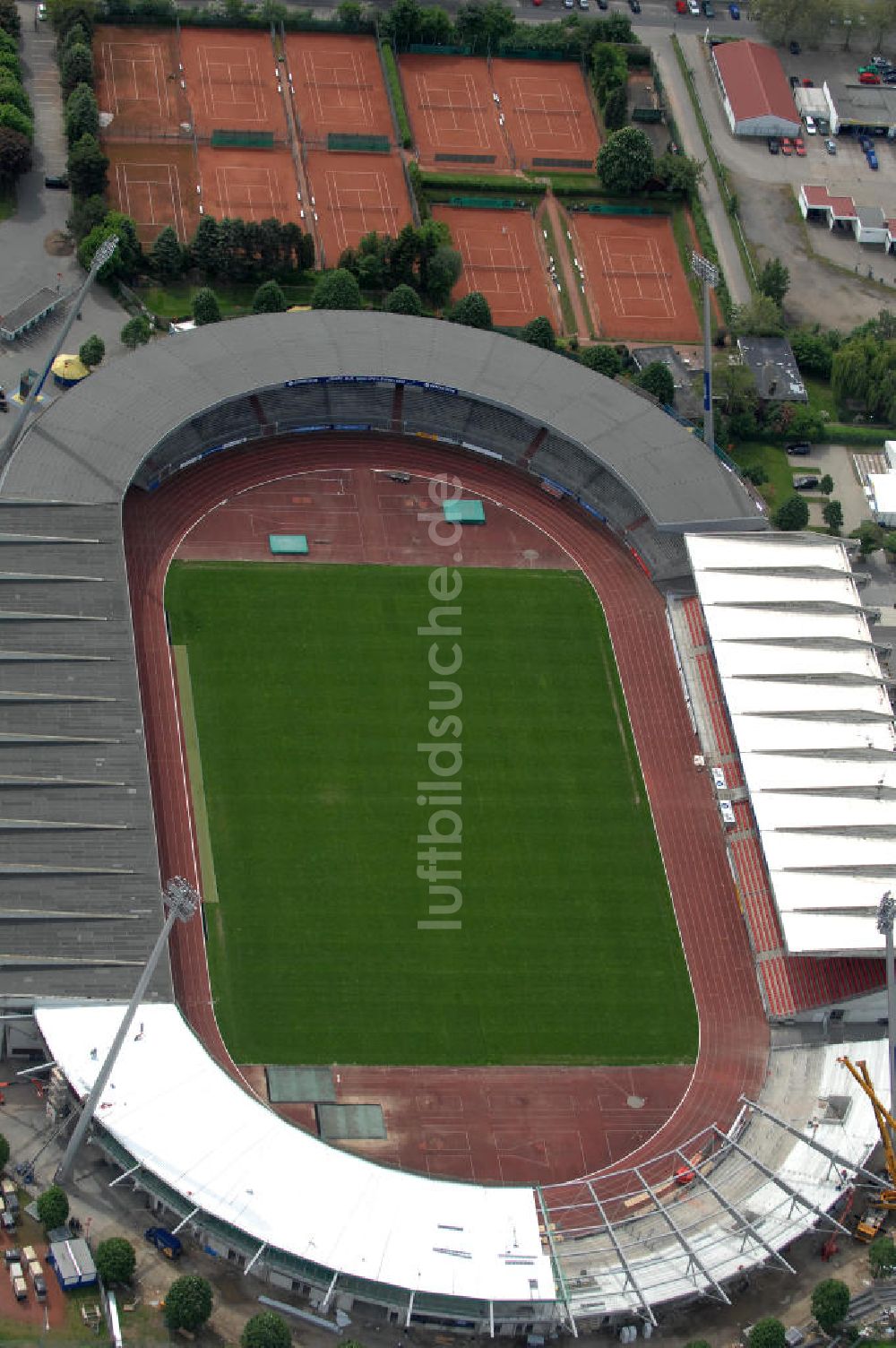 Braunschweig aus der Vogelperspektive: Ausbauarbeiten der Nordkurve im Stadion Braunschweig