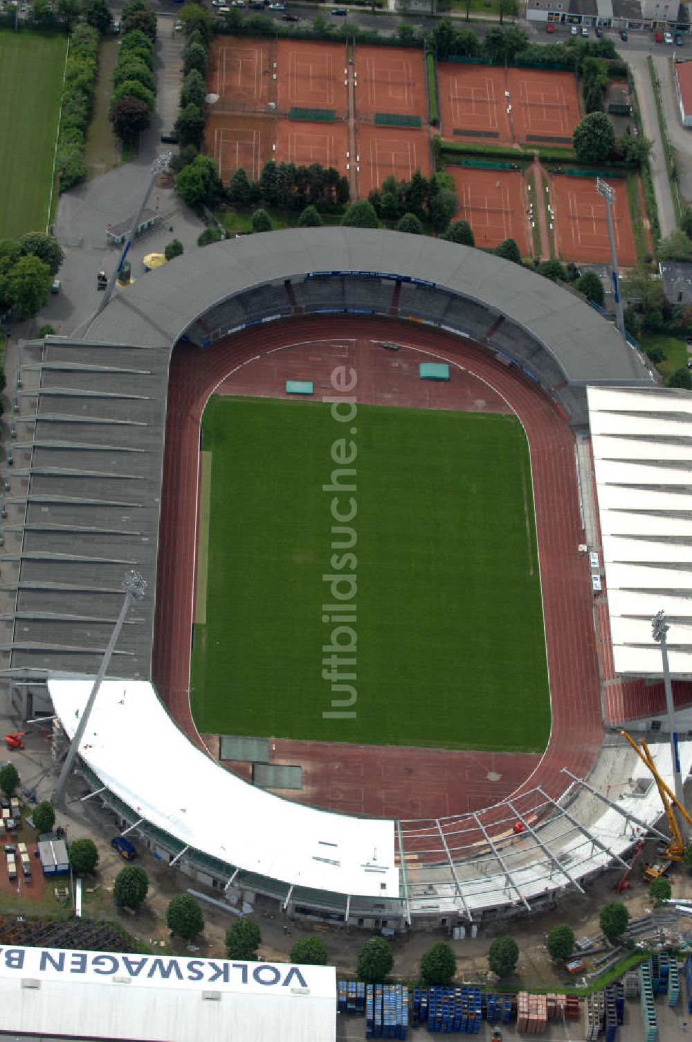 Luftaufnahme Braunschweig - Ausbauarbeiten der Nordkurve im Stadion Braunschweig