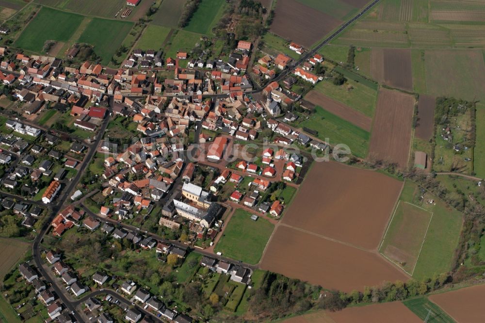 Pfaffen-Schwabenheim aus der Vogelperspektive: Ausblick über Pfaffen-Schwabenheim im Bundesland Rheinland-Pfalz