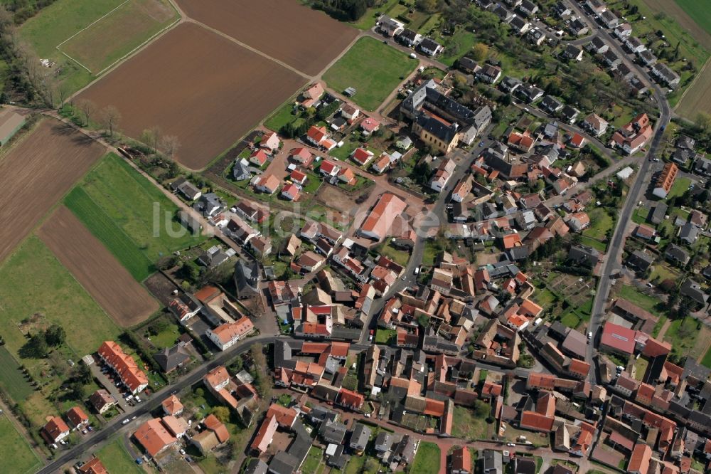 Pfaffen-Schwabenheim von oben - Ausblick über Pfaffen-Schwabenheim im Bundesland Rheinland-Pfalz