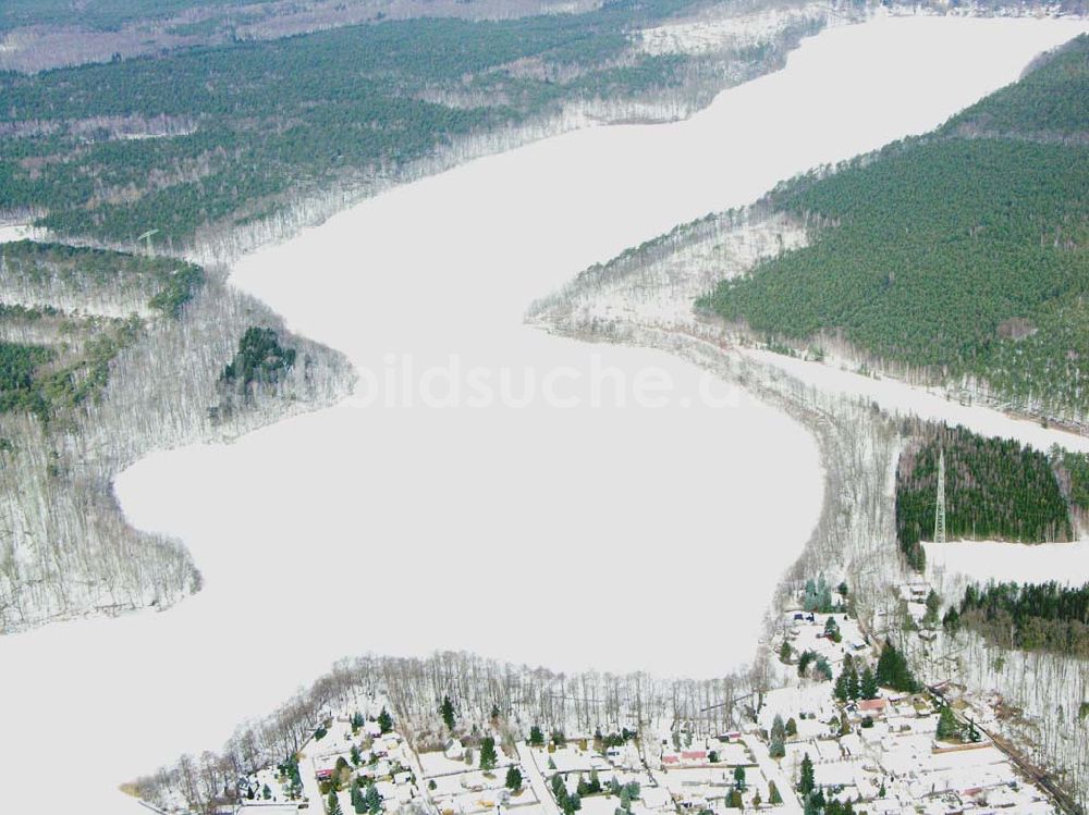 Luftaufnahme Postbruch - Ausblick auf den Bötzsee in Straußberg, umgeben von Wald