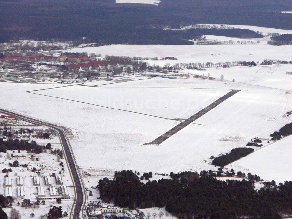 Strausberg aus der Vogelperspektive: Ausblick auf den verschneiten Flugplatz Straußberg