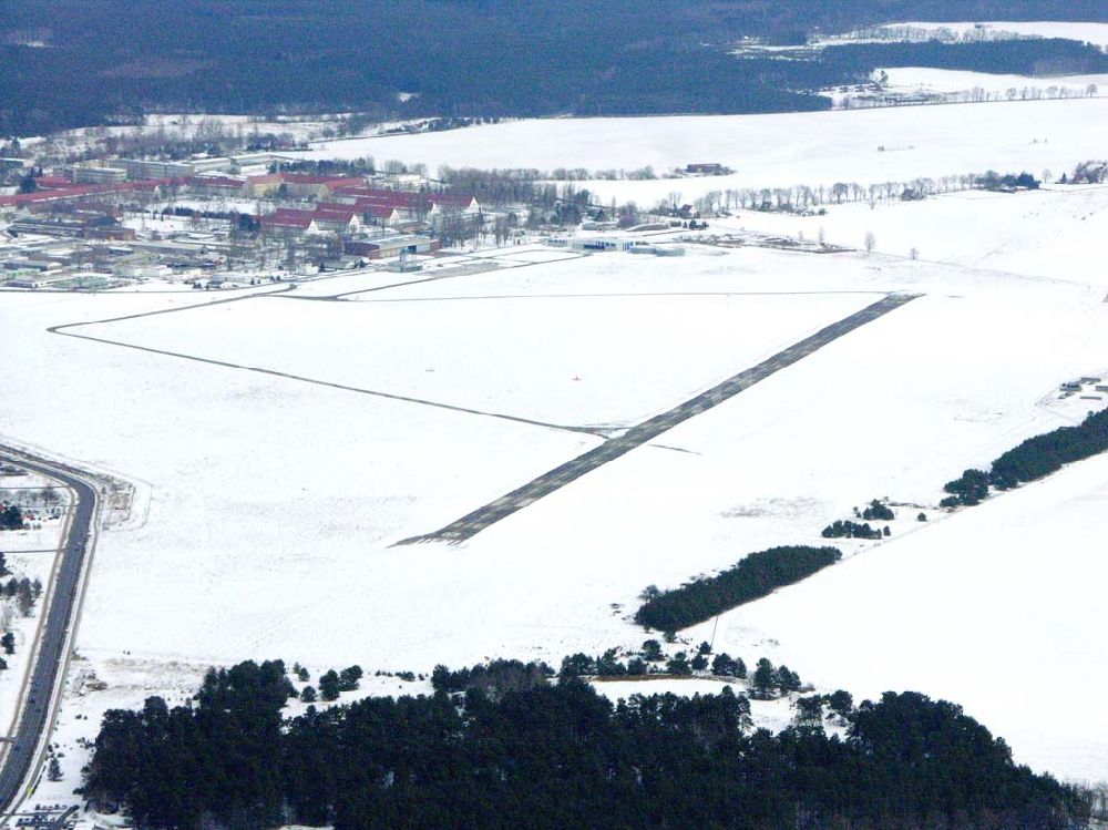 Luftbild Strausberg - Ausblick auf den verschneiten Flugplatz Straußberg