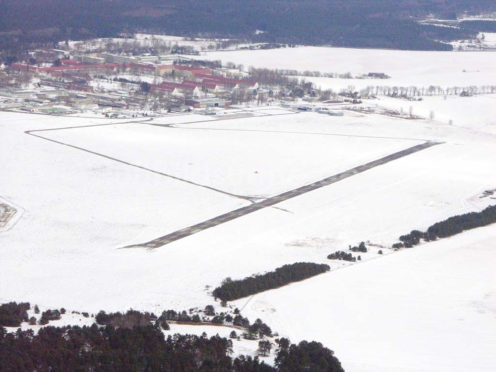 Luftaufnahme Strausberg - Ausblick auf den verschneiten Flugplatz Straußberg