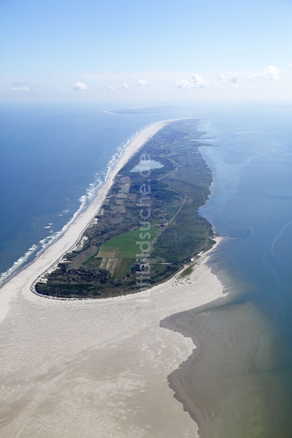 Juist aus der Vogelperspektive: Ausgedehnte Sandstrandflächen auf der Ostfriesischen Insel Juist im Bundesland Niedersachsen