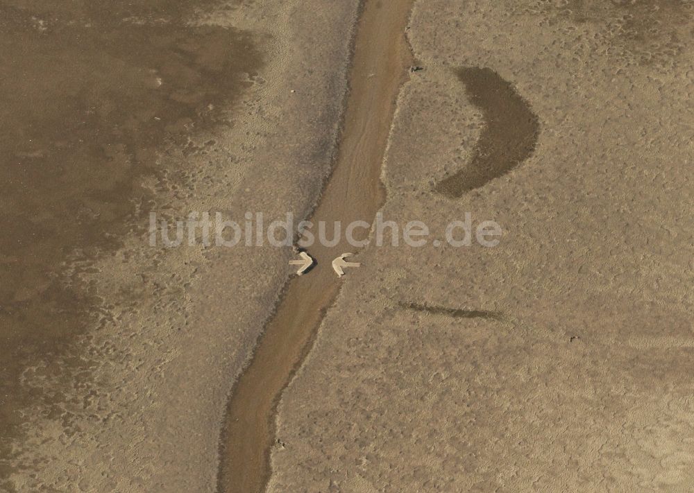 Luftaufnahme Straussfurt - ausgetrocknetes und nicht befülltes Wasser - Rückhaltebecken in Straussfurt im Bundesland Thüringen