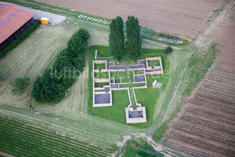 Hirschberg an der Bergstraße von oben - Ausgrabung und Reste der Ruine der ehemaligen Röm. Gutshof Villa Rustica in Hirschberg an der Bergstraße im Bundesland Baden-Württemberg, Deutschland