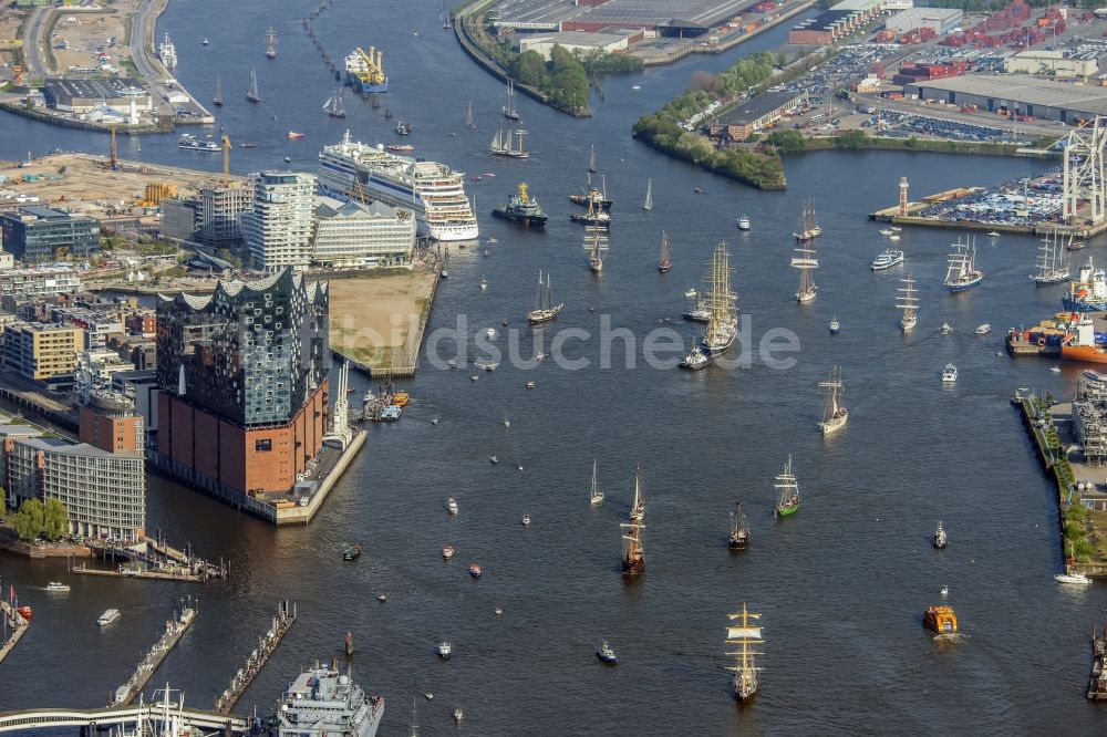 Luftaufnahme Hamburg - Auslaufparade Hamburger Hafengeburtstag in Hamburg, Deutschland