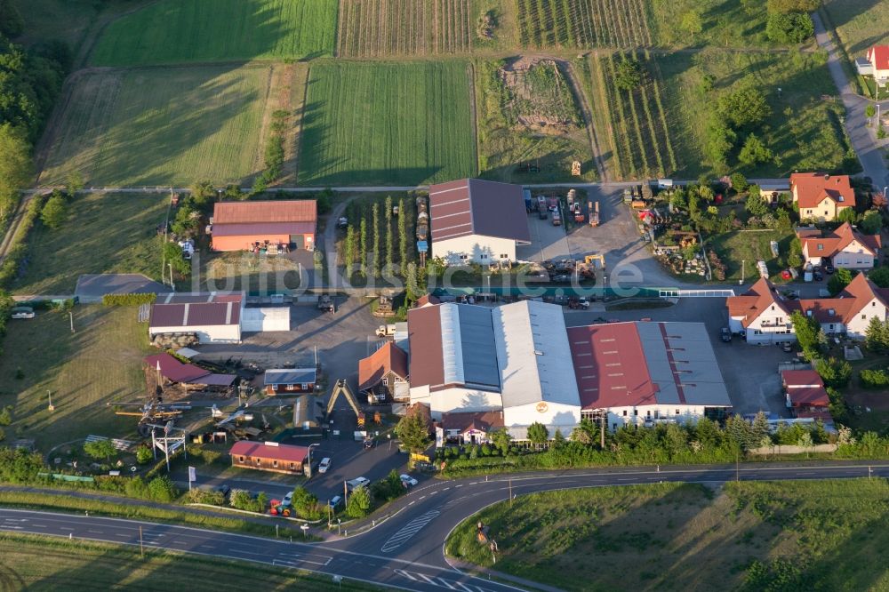 Stammheim aus der Vogelperspektive: Aussengelände mit Flugzeugen und Panzern und Museums- Gebäude- Ensemble des Museums für Militär- und Zeitgeschichte e. V. in Stammheim im Bundesland Bayern, Deutschland